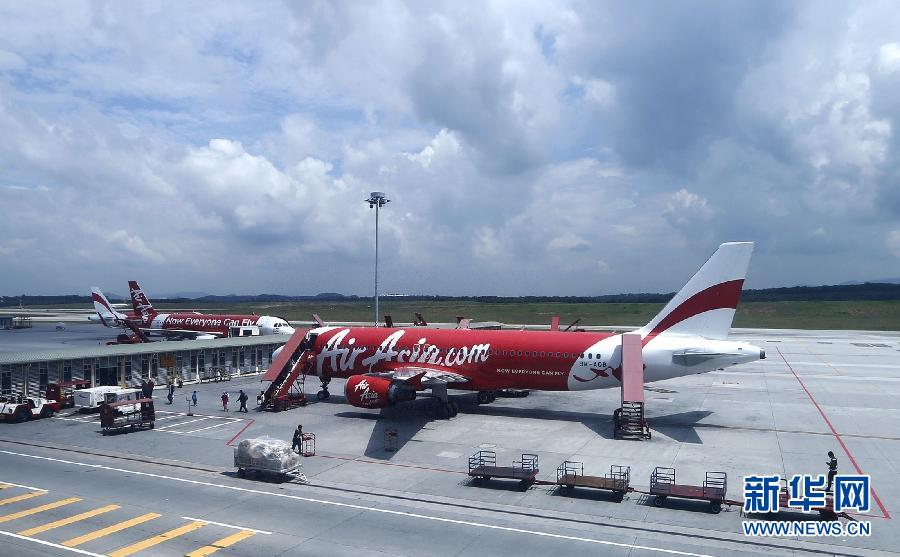 （国际·快讯）亚洲航空一架从印尼飞往新加坡的客机失联