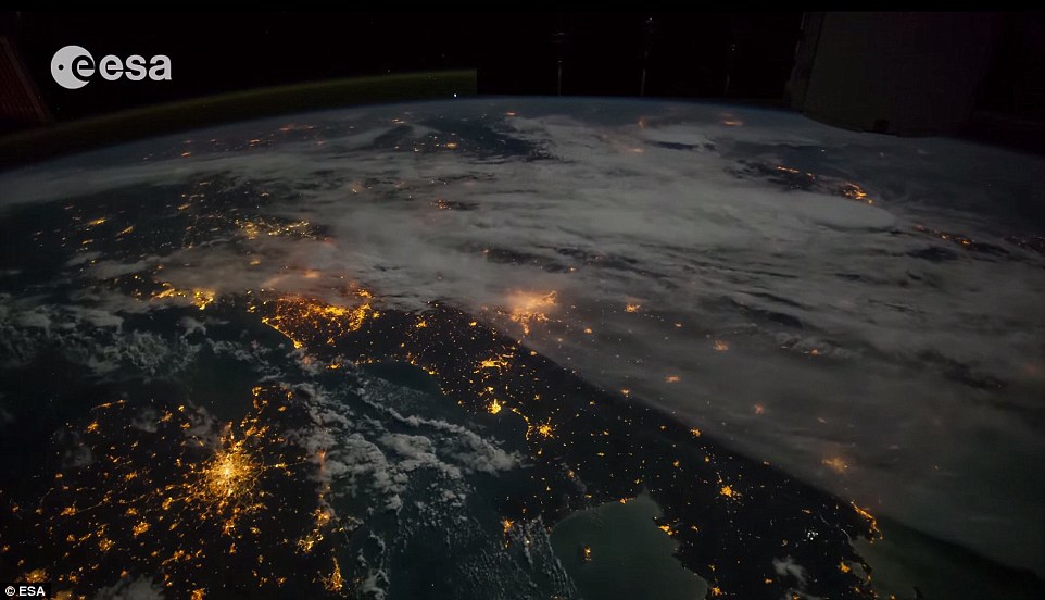 宇航员拍摄上万张照片制作视频 展现地球壮美景象