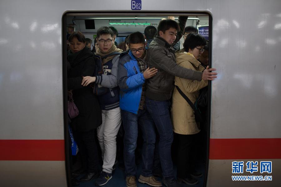 目擊北京公共交通全面調價後的首個工作日早高峰[組圖]
