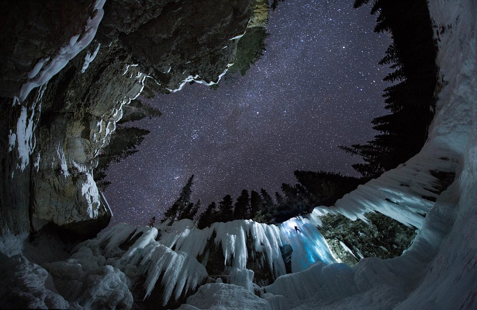 凝固的時間 攝影師零下30度夜拍冰凍瀑布