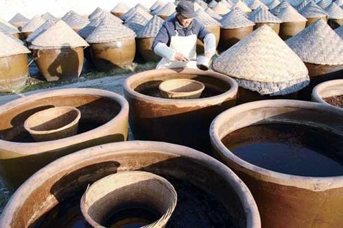 指尖上的如皋传统工艺酿造本土老酱油