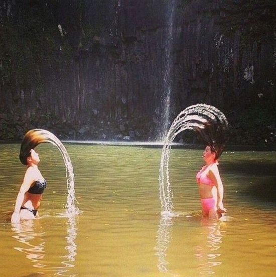 45度角已out 不需漂亮身材好“美人鱼”式自拍流行