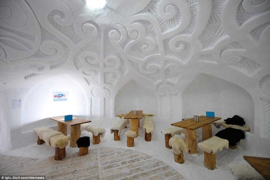 瑞士冰雪酒店受追捧 雪洞内泡热水澡乐享冰火两重天