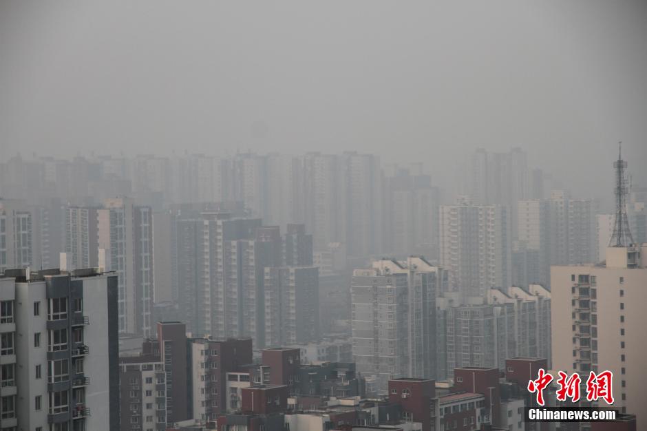 北京遭遇2015年首次霧霾天氣
