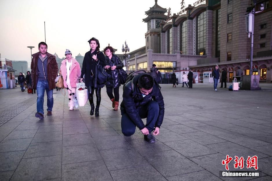 【图片故事】火车上的跨省上班路