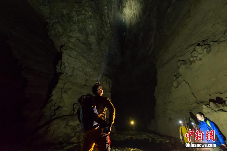 探測隊探秘長達159.14公里“中國最長溶洞”