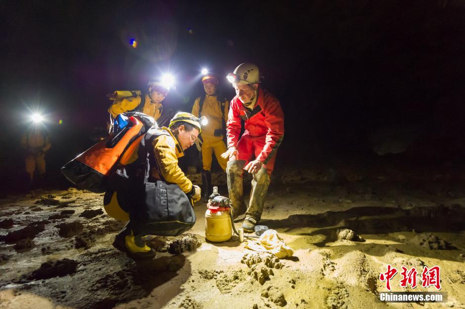 探測隊探秘長達159.14公里“中國最長溶洞”