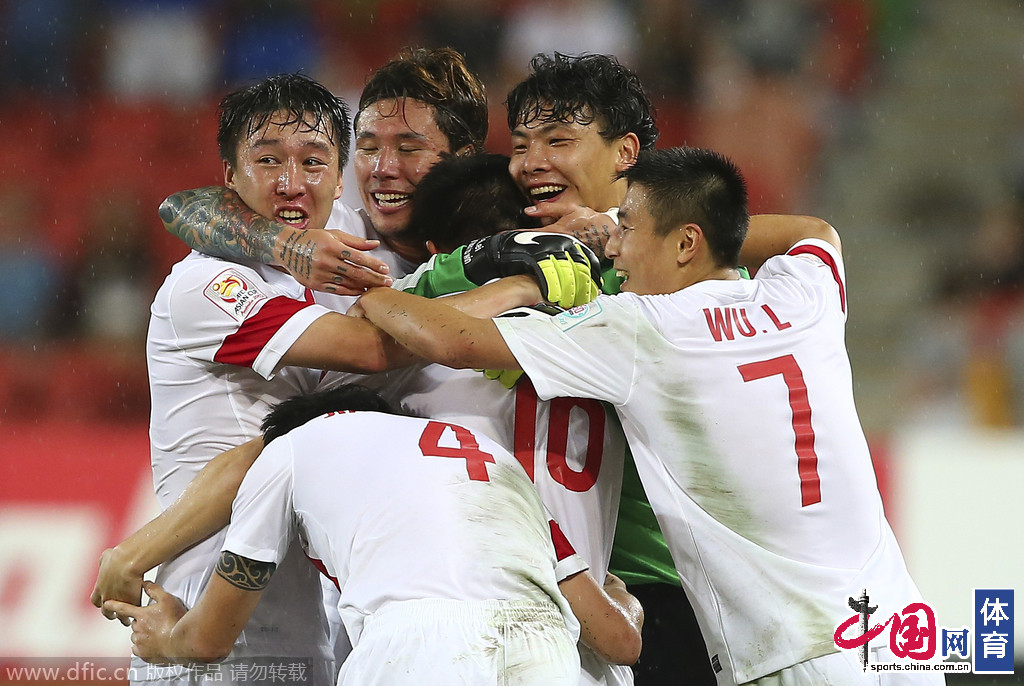 亚洲杯小组赛:国足2-1乌兹提前锁定小组第一