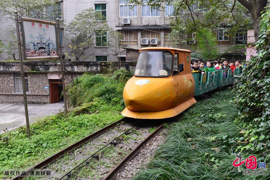 重庆幼儿园小火车如“迪士尼”跑28年 重庆幼儿园小火车如“迪士尼”跑28年