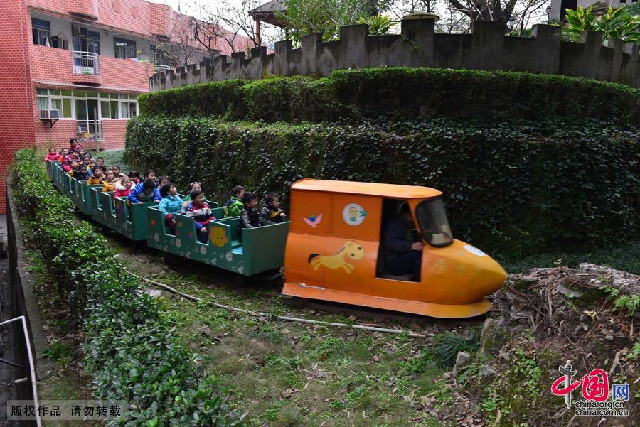 重庆幼儿园小火车如“迪士尼”跑28年