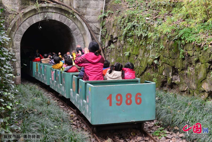 重庆幼儿园小火车如“迪士尼”跑28年