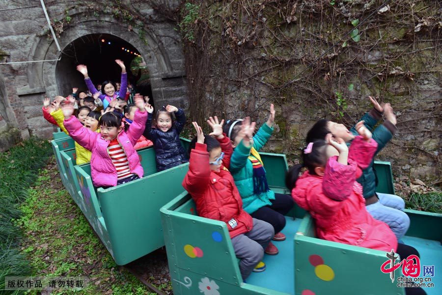 重庆幼儿园小火车如“迪士尼”跑28年