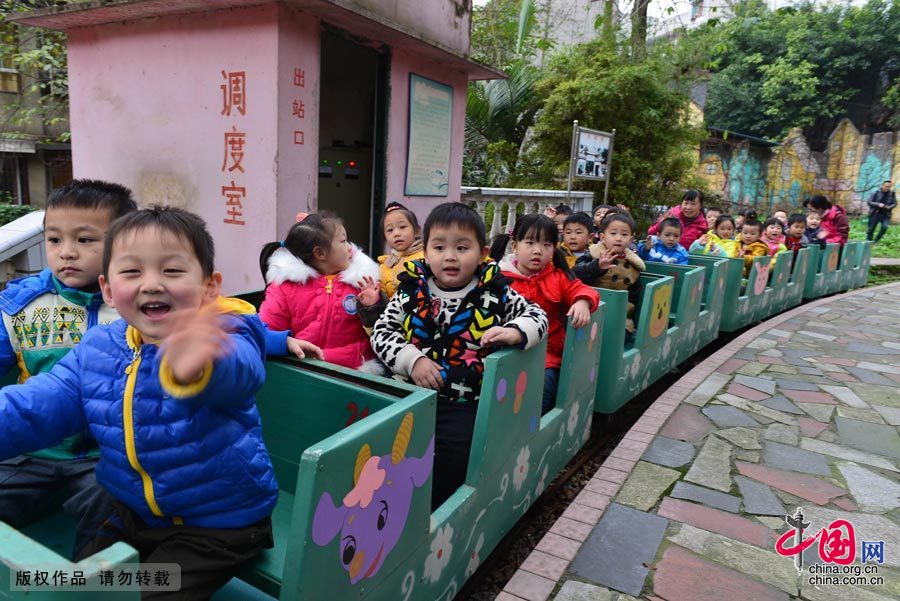 重庆幼儿园小火车如“迪士尼”跑28年