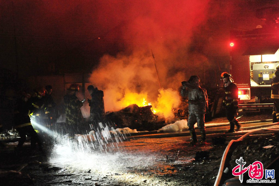 2015年1月17日，大連金州區先進街道五一路桃園小區附近一液化氣站發生爆炸，引發大火，造成4人受傷。 圖片來源：CFP
