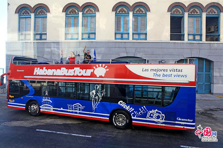 最豪华的要属专门为外国旅游准备的观光巴士