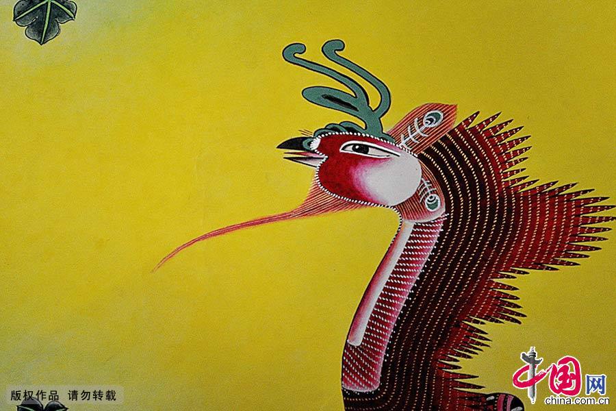 凤阳凤画中的凤凰头部，可以更清楚地看出蛇头、鹰嘴、如意冠。中国网图片库 高建业/摄