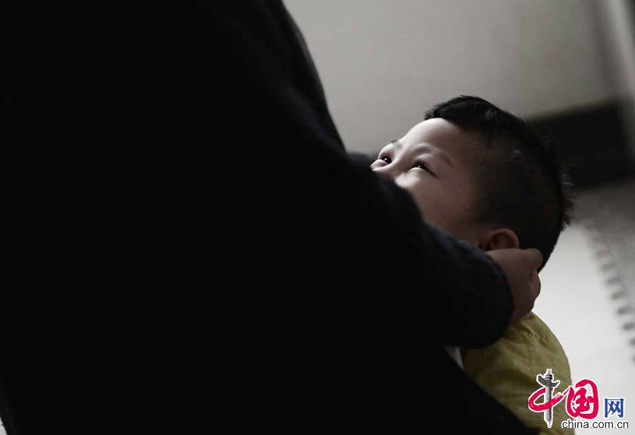 2015年1月14日，北京， 特特和看护他的护士们都很亲。 图片来源：CFP
