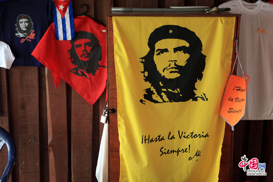 切·格瓦拉的T恤与旗子