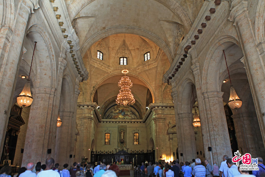 教堂内部巴洛克式的拱廊