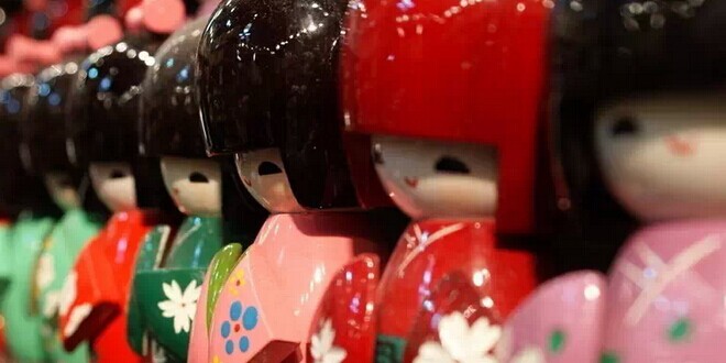 与其狂妄地追求永恒，不如抓住瞬间的残美