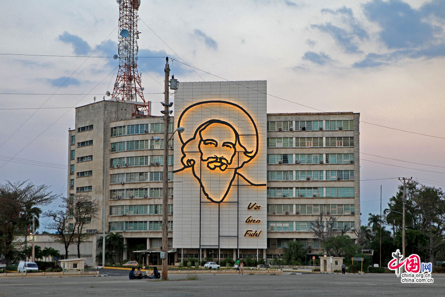 大胡子司令西恩富戈斯(Camilo Cienfuegos)