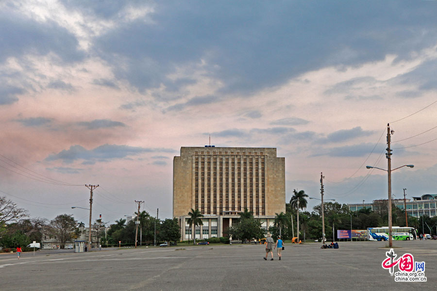 革命广场一侧的古巴司法部大楼