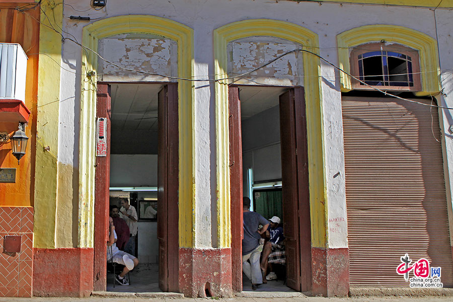昔日的华人商铺今日成为古巴人的理发厅