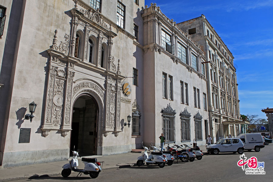 电讯大楼建筑为西班牙文艺复兴风格