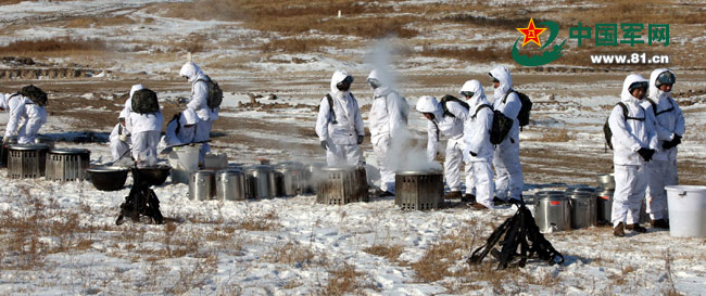 中国海军陆战队科尔沁上演综合战术机动演练(