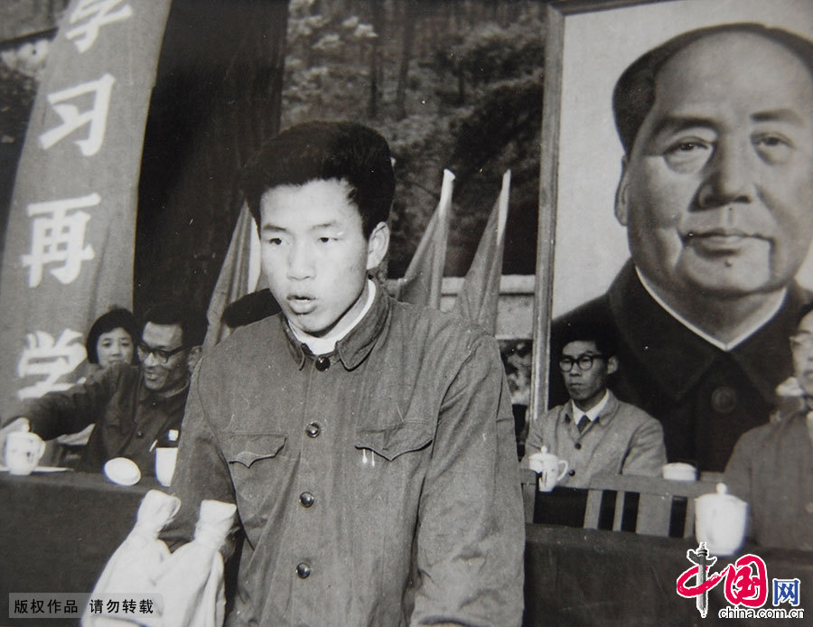 1978年5月同，江蘇無錫，南京化工學院無錫分院為當年入校的77級、78級學生舉行隆重的開學典禮，圖為開學典禮上的講話儀式。中國網圖片庫 楊素平/供圖 