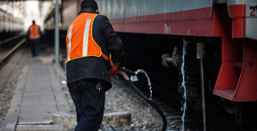 春运特刊：不能喝水的上水工