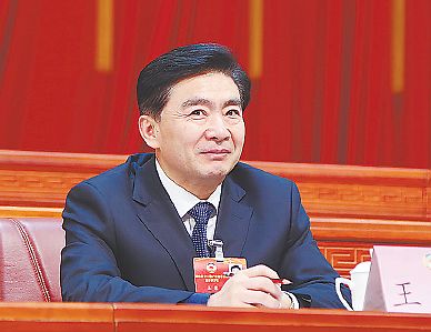 王荣高票当选广东省政协主席