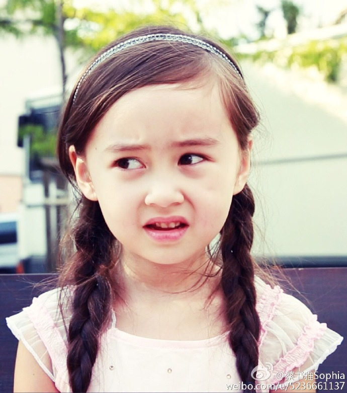 中英混血小美女蔡书雅爆红 私照甜美可爱