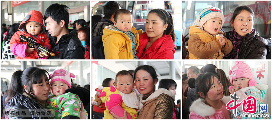  2月9日，在湖北省十堰市郧阳区客运站，部分乘客抱着孩子准备乘车（拼版照片）。当日为农历12月21日，外出务工的人们陆续踏上返乡的列车，不少父母怀抱孩子匆匆进入春运人流。虽然孩子们不知道春运是怎么回事，但他们却能切身感受到亲人怀抱的温暖。中国网图片库 曹忠宏/摄