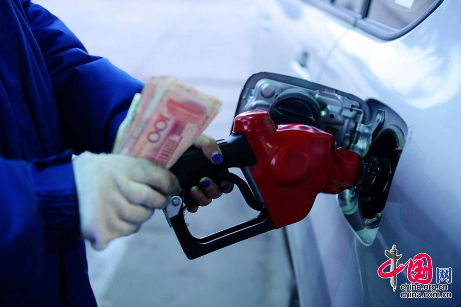 2月27日，國家發展改革委發出通知，決定將汽、柴油價格每噸分別提高390元和375元（資料圖片）