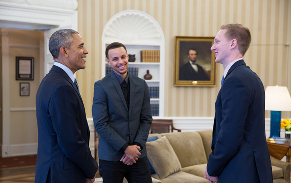 库里受奥巴马接见 承诺会率队夺冠再访白宫