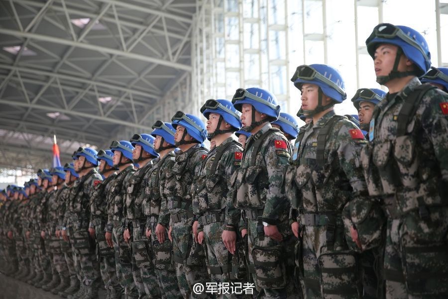 首支中國戰鬥部隊攜武器抵達非洲