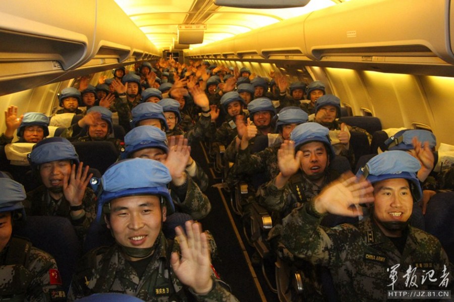首支中國戰鬥部隊攜武器抵達非洲