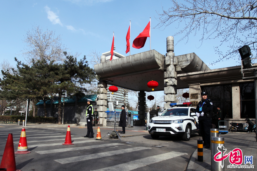 作为两会代表驻地的京西宾馆安保十分严格。 中国网记者 郑亮摄影