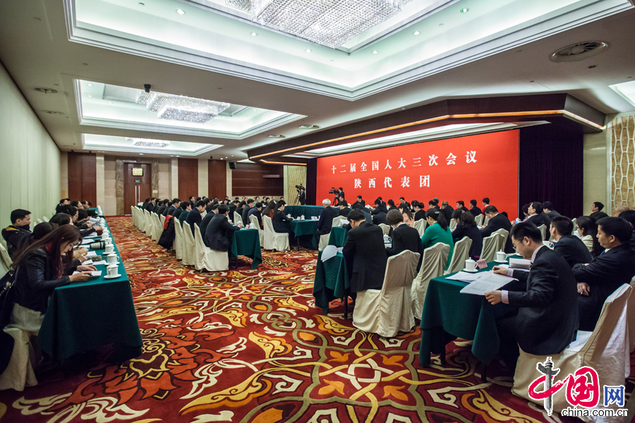 3月3日下午，陜西省代表團在職工之家舉行全團會，選舉團長、副團長，並傳達會議精神。 中國網記者 鄭亮攝影