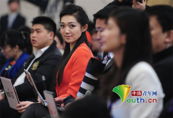 河南濮阳数千人同吃一锅饭拜祭<em>舜帝</em>_中国政