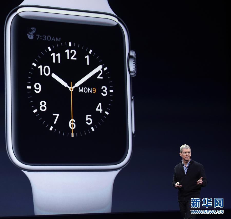 3月9日，在美国加州旧金山，苹果公司首席执行官蒂姆·库克在发布会上介绍Apple Watch。当日，苹果公司在美国加州旧金山举行2015年春季发布会。 新华社发