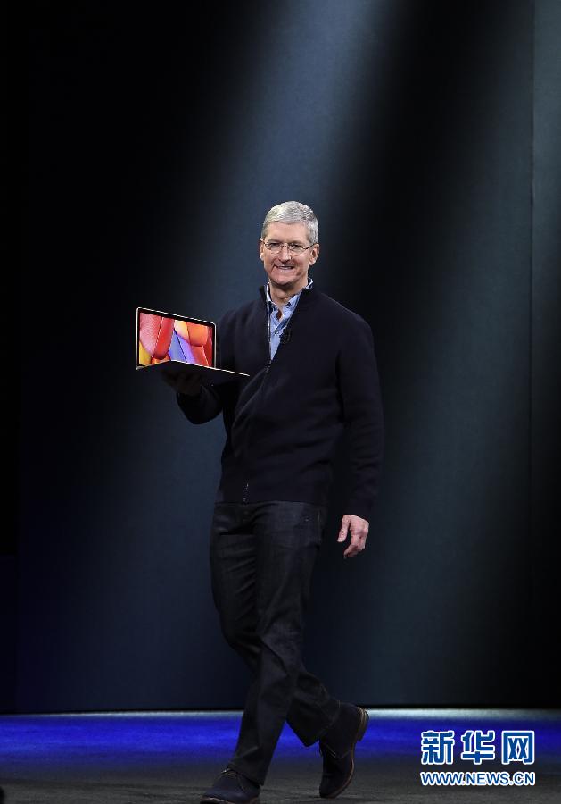 3月9日，在美国加州旧金山，苹果公司首席执行官蒂姆·库克在发布会上介绍新一代MacBook。当日，苹果公司在美国加州旧金山举行2015年春季发布会。新华社发