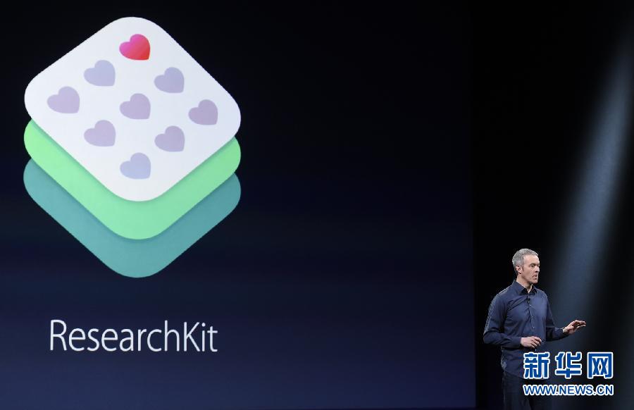 3月9日，在美国加州旧金山，苹果公司负责运营的高级副总裁杰夫·威廉姆斯在发布会上介绍ResearchKit。当日，苹果公司在美国加州旧金山举行2015年春季发布会。新华社发