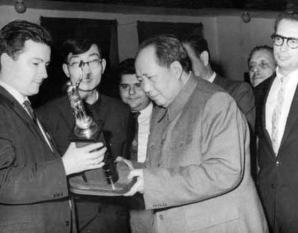 历史揭秘:毛泽东如何对待民众的礼物?