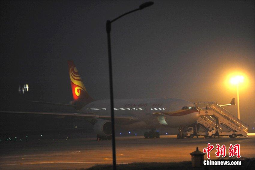 2015年3月10日，湖北武汉天河机场，7点左右涉事航班依然停在机场内。承影 摄 图片来源：CFP视觉中国