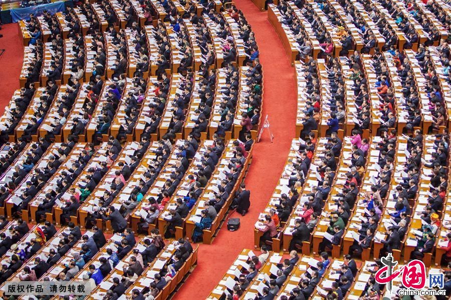 代表团都是按列区分的，台下就坐的近三千代表的座次，每年都是轮换的。 中国网记者 郑亮/摄影