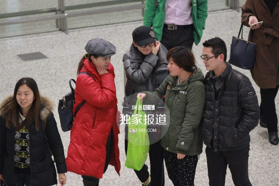 刘诗诗婚后低调拍戏 皮肤白皙卖萌似阿拉蕾_娱