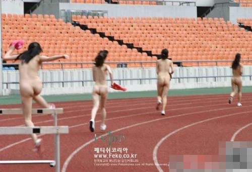 嫩模学戴安全套裸身按摩 大尺度综艺节目刷下