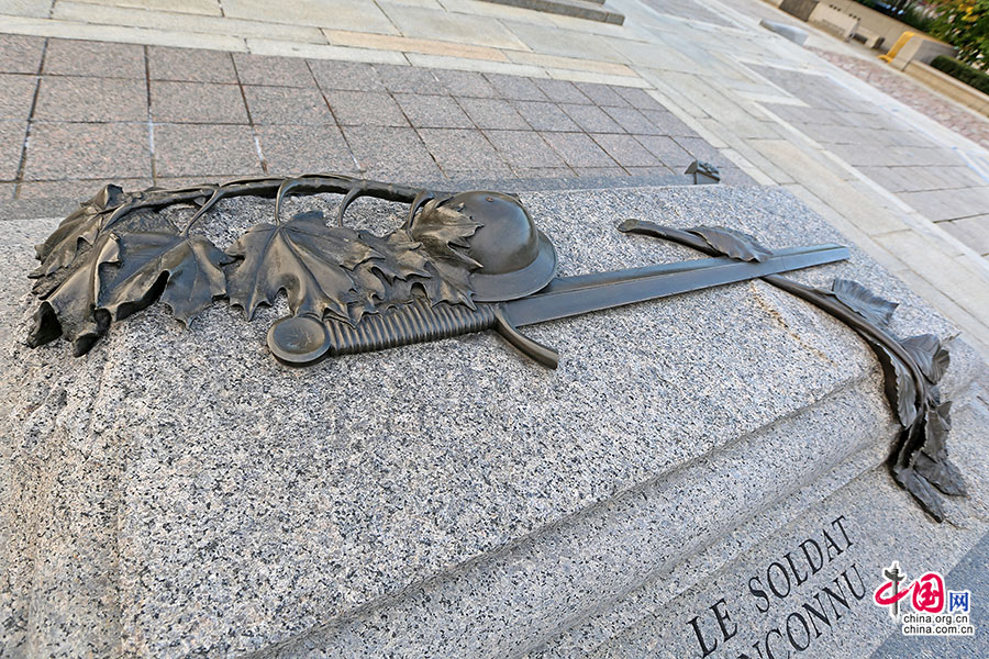 战争纪念碑前的无名英雄纪念冢